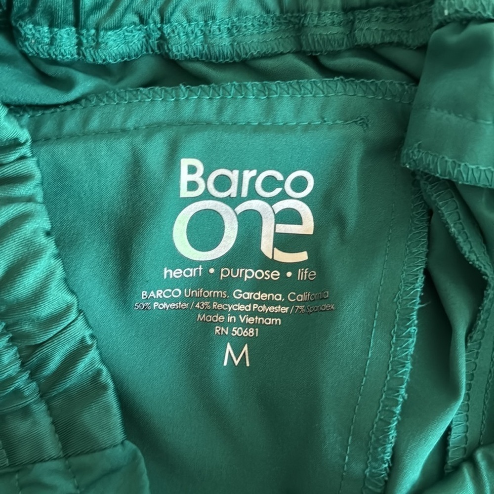 BARCO ONE boost jogger scrub pants size medium hunter green NWOT - Picture 4 of 4